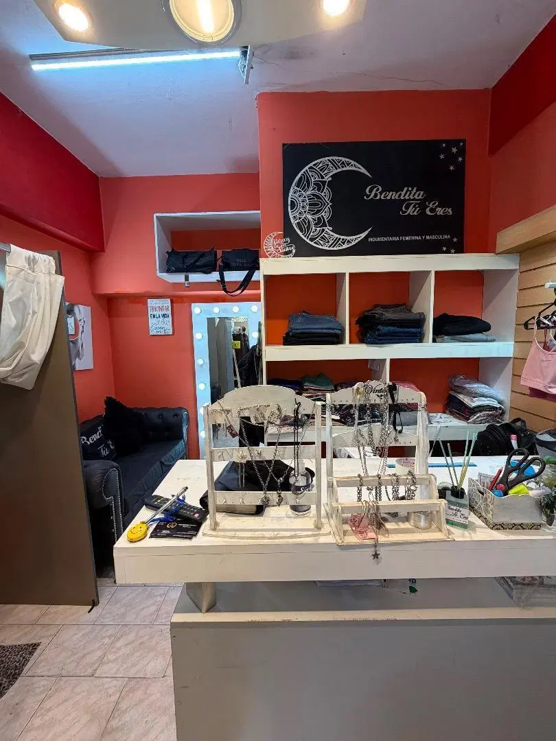 LOCAL EN ALQUILER, CON VIDRIERA EXCELENTE UBICACION 8