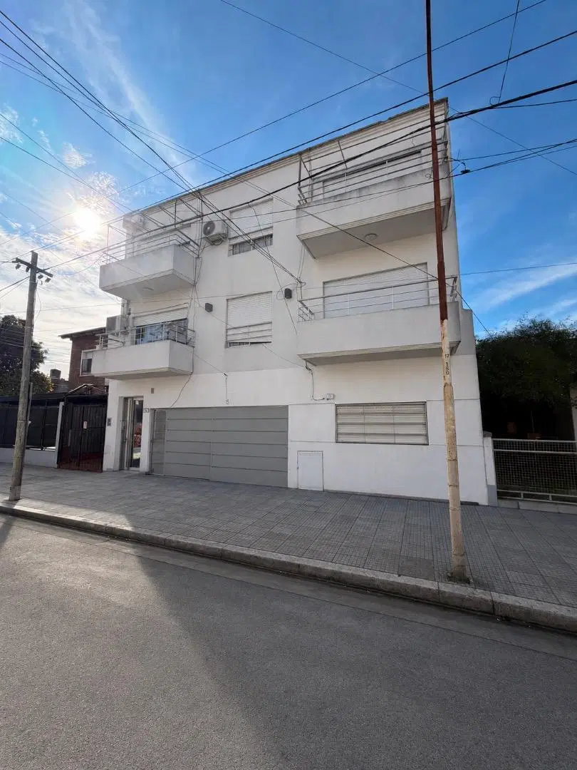 DEPARTAMENTO DOS AMBIENTES CN BALCON, UBICADO EN RAMOS MEJIA 5
