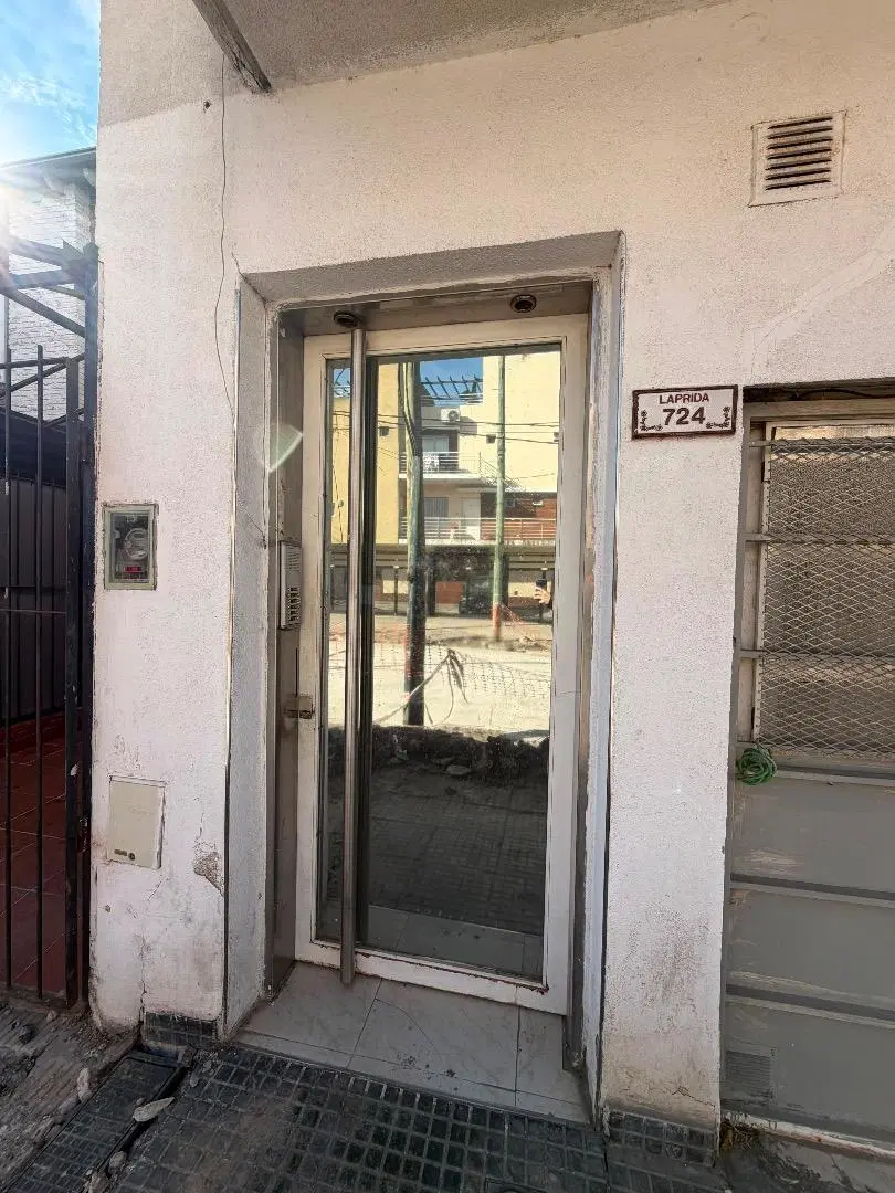 DEPARTAMENTO DOS AMBIENTES CN BALCON, UBICADO EN RAMOS MEJIA 3