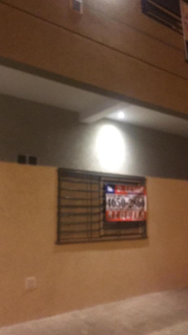 Foto de DEPARTAMENTO 2 AMBIENTES EN ALQUILER - VILLA LUZURIAGA, imagen 2