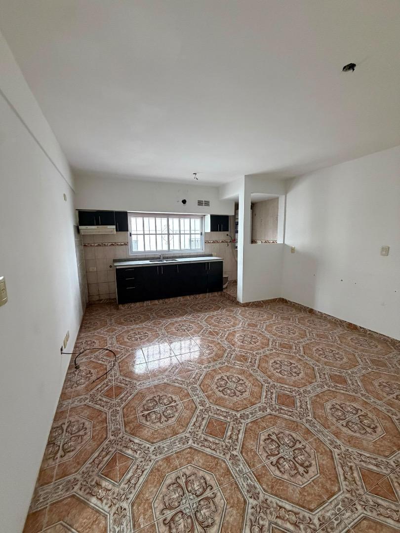 Foto de DEPARTAMENTO 2 AMBIENTES CON TERRAZA UBICADO EN V. LUZURIAGA, imagen 5