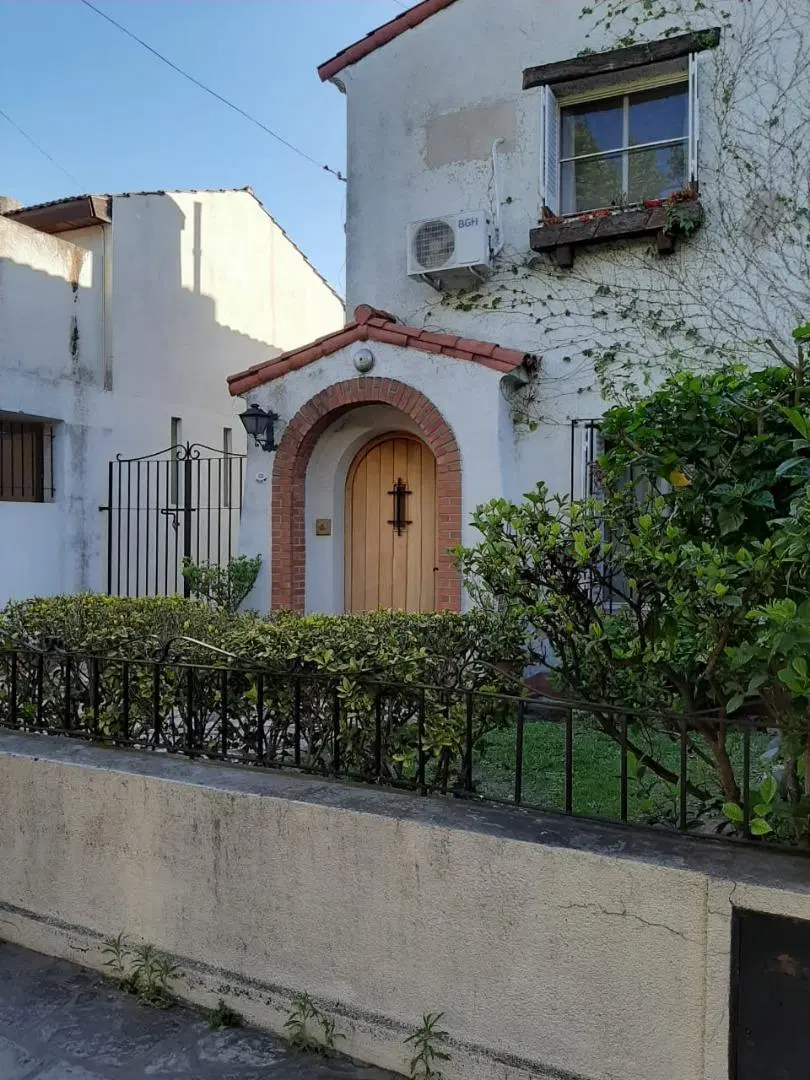 CASA 4 AMBIENTES EN HAEDO CHICO 2