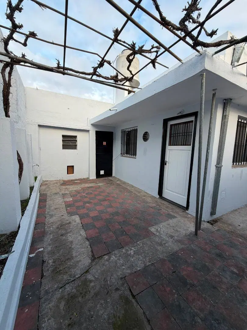 PH 3 AMBIENTES AL FONDO CON PATIO Y JARDIN. 2