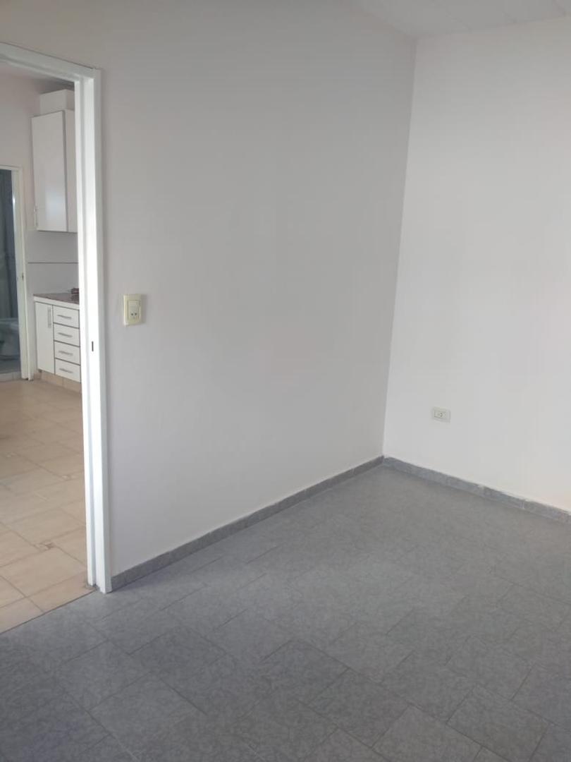 Foto de DEPARTAMENTO 2 y 1/2 AMBIENTES EN VILLA LUZURIAGA, imagen 3