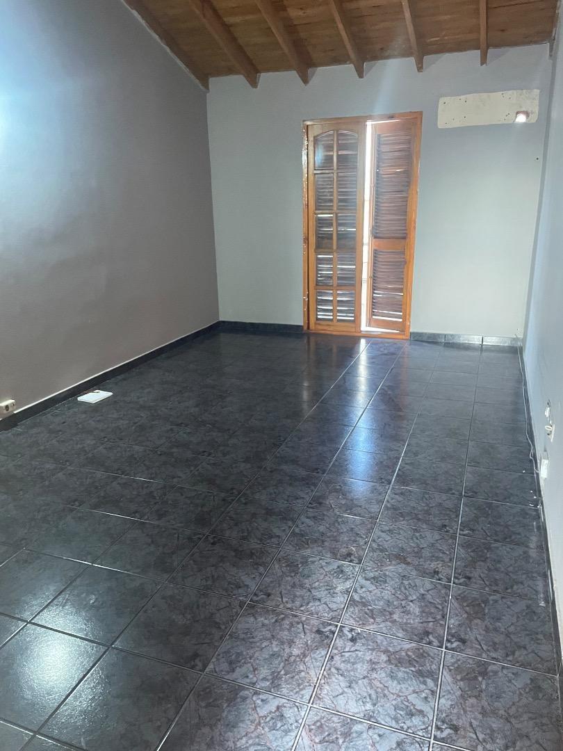 Foto de DUPLEX 3 AMBIENTES + PLAYROOM EN ALQUILER - VILLA LUZURIAGA, imagen 3