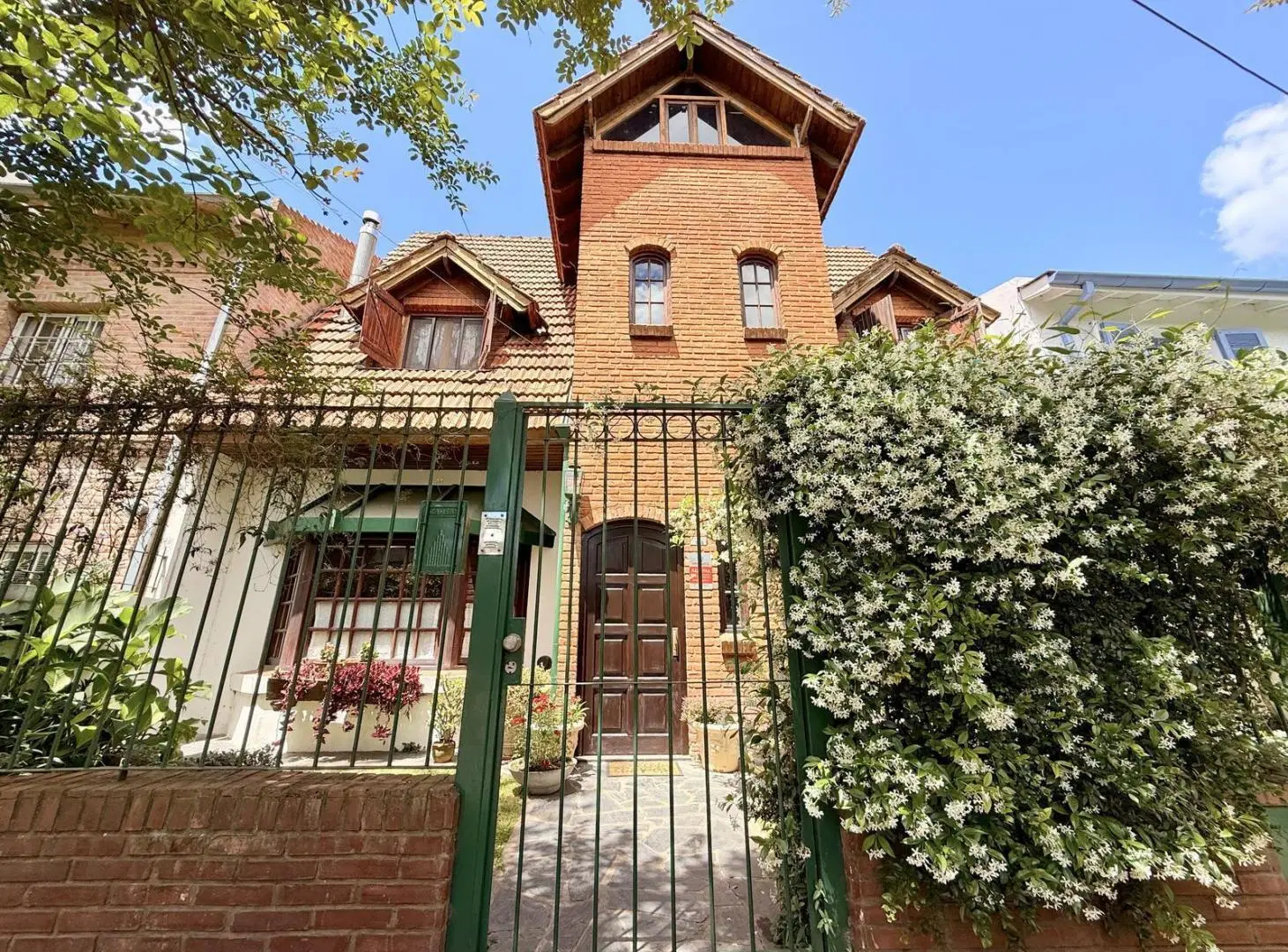 Casa en venta con pileta en el bajo de San Isidro 4