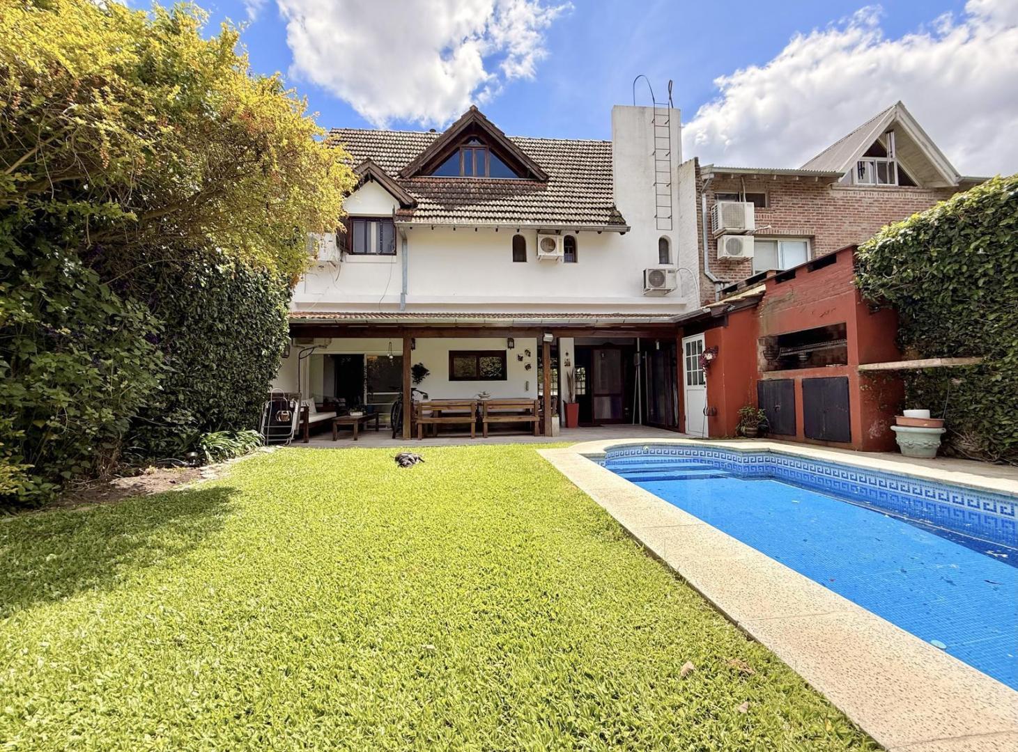 Casa en venta con pileta en el bajo de San Isidro