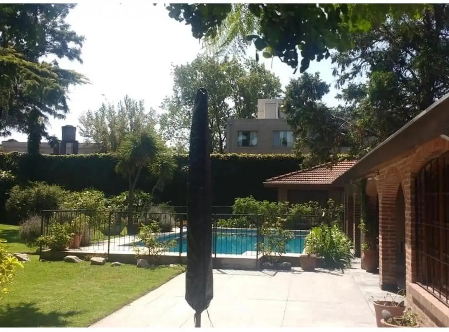 Imponente casa en venta en calle Florencio Sanchez 2