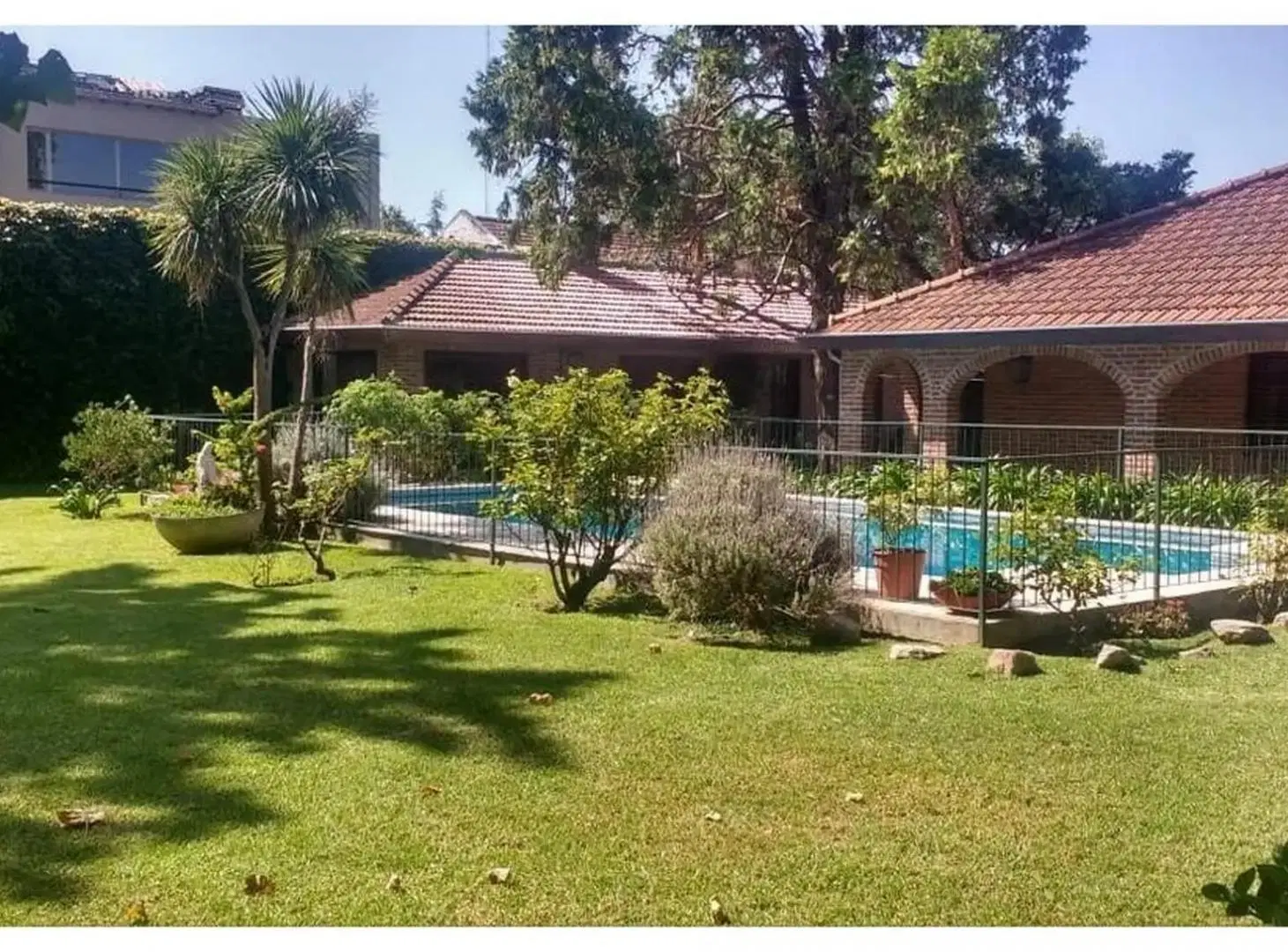 Imponente casa en venta en calle Florencio Sanchez 1