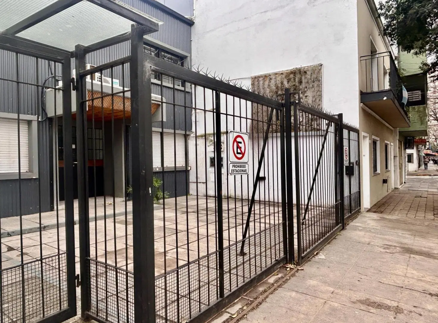 DEPARTAMENTO EN ALQUILER TEMPORARIO MONOAMBIENTE CON PATIO EN VICENTE LOPEZ 2