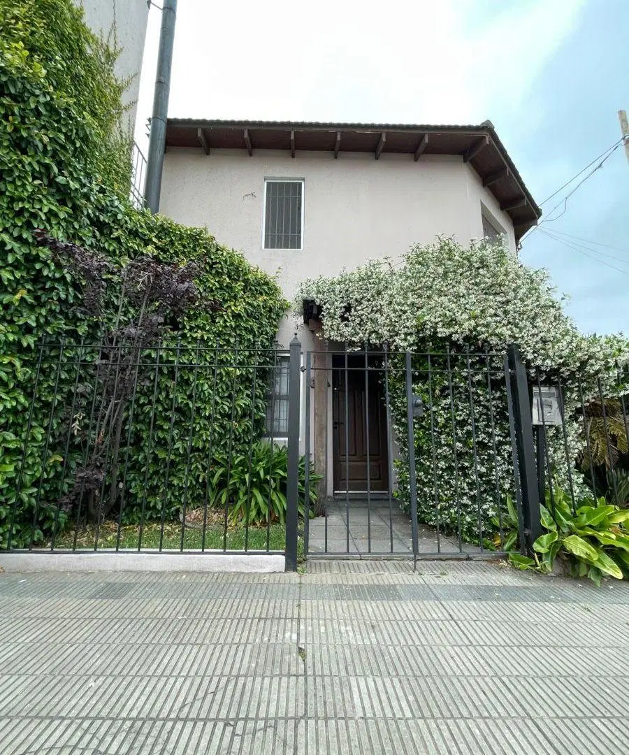 casa en alquiler 6bis y 519 Ringuelet - 3 dormitorios. 4
