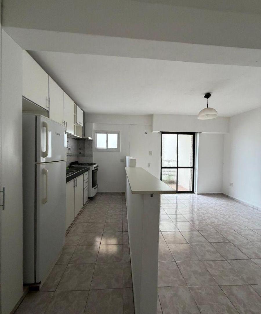 Foto de Departamento de 45 m² con 1 dormitorio en alquiler en La Plata DG 74 y, imagen 2