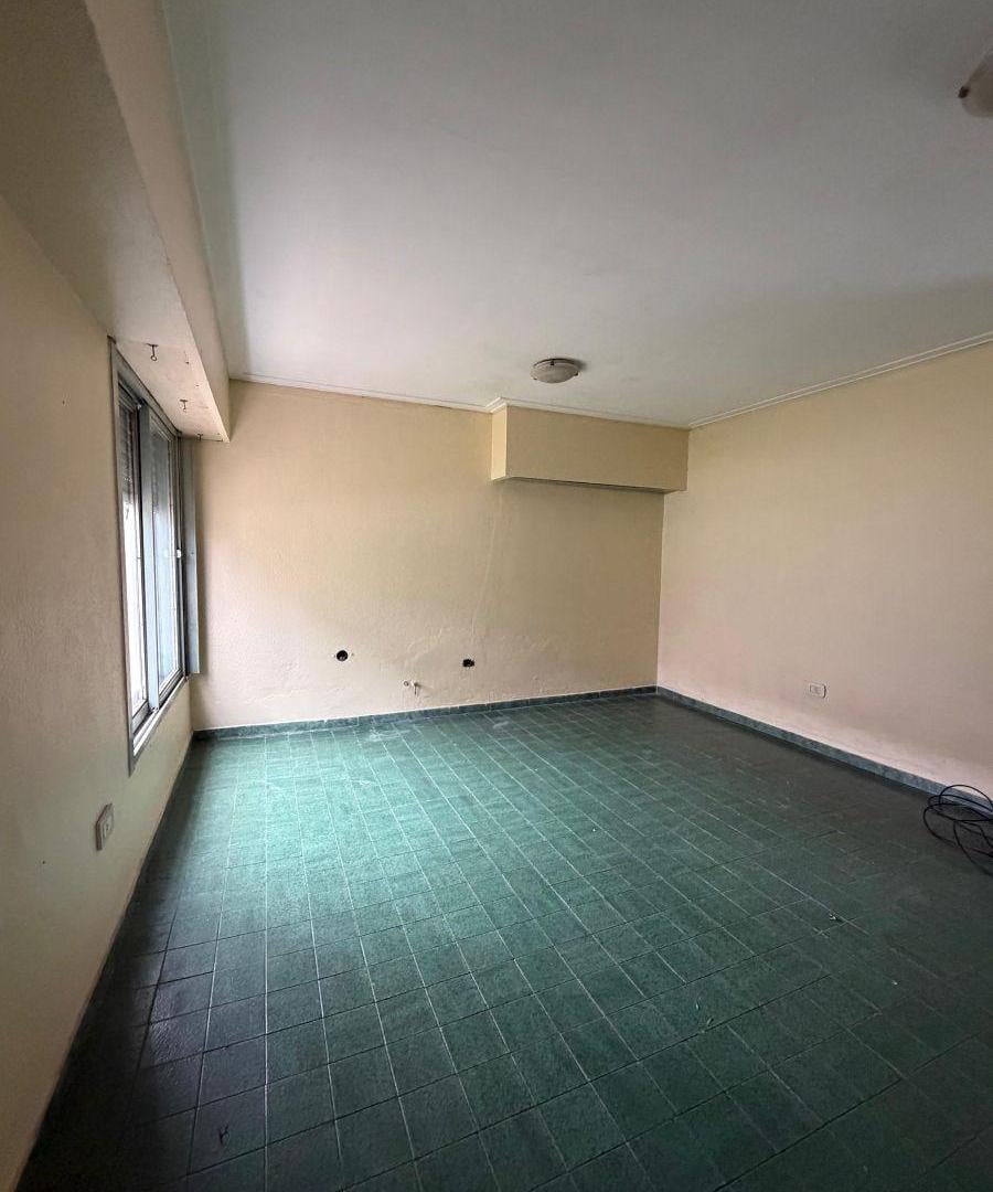 Foto de CASA EN PH 132 E/60 Y 61 LOS HORNOS - 2 DORMITORIOS Y PATIO, imagen 1