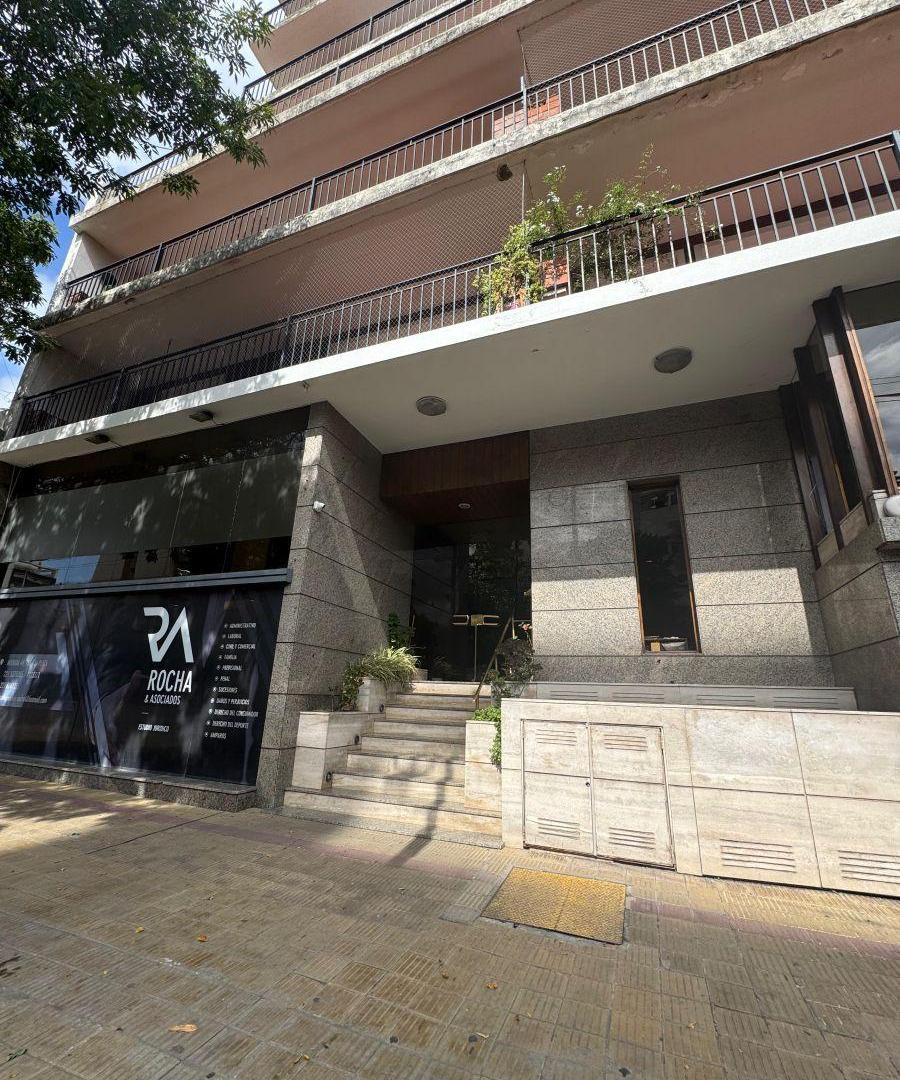 Foto de DEPARTAMENTO DE 3 DORMITORIOS + COCHERA EDIFICIO CON VIGILANCIA24HS, imagen 5