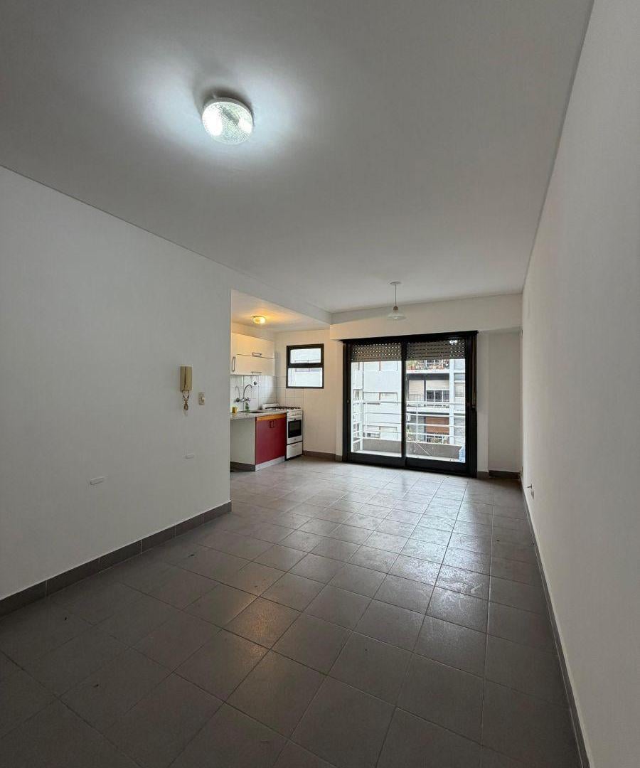 Foto de DEPARTAMENTO 12 E/ 46 Y 47 1 DORMITORIO -* LA PLATA, imagen 4