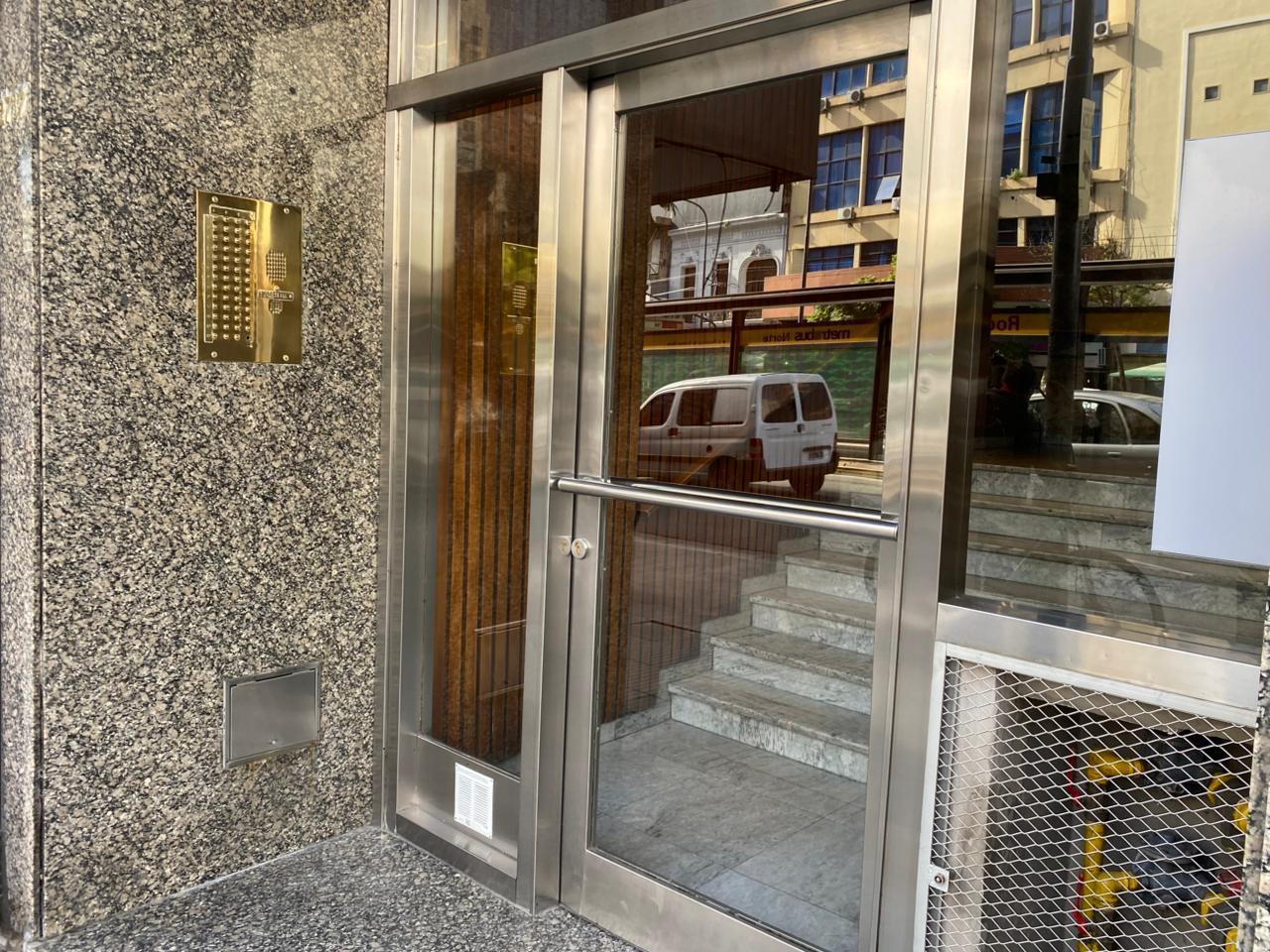 Venta Departamento tres ambientes con dependencia