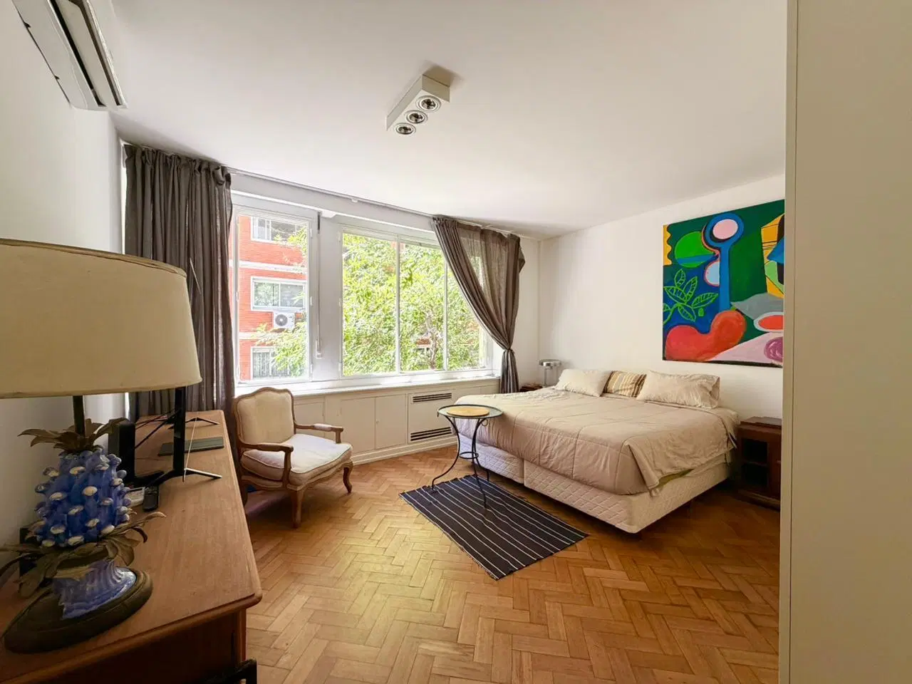 Departamento Racionalista en venta en Retiro. 2 Dormitorios. Luminoso. 3