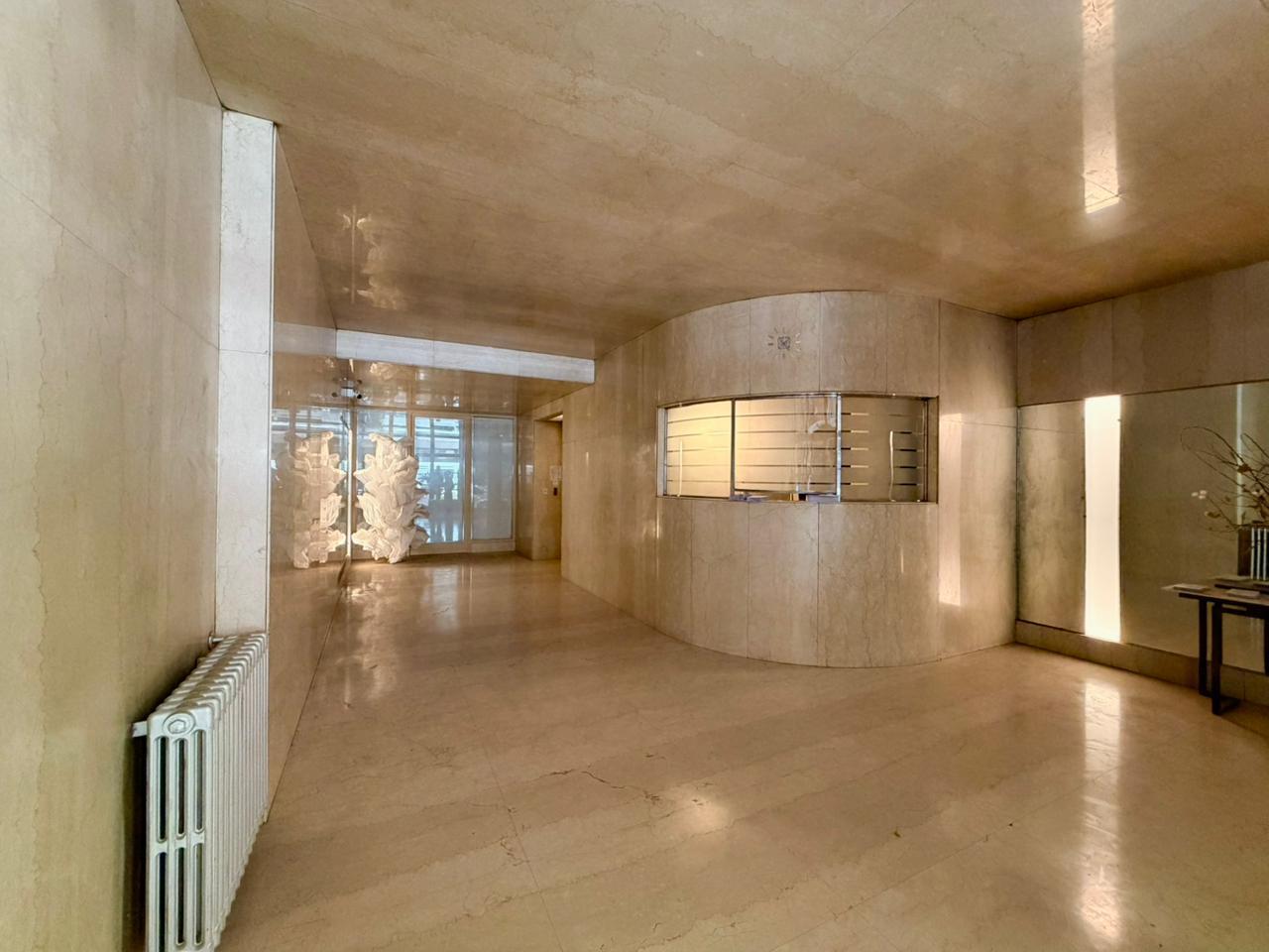 Foto de Departamento Racionalista en venta en Retiro. 2 Dormitorios. Luminoso., imagen 5