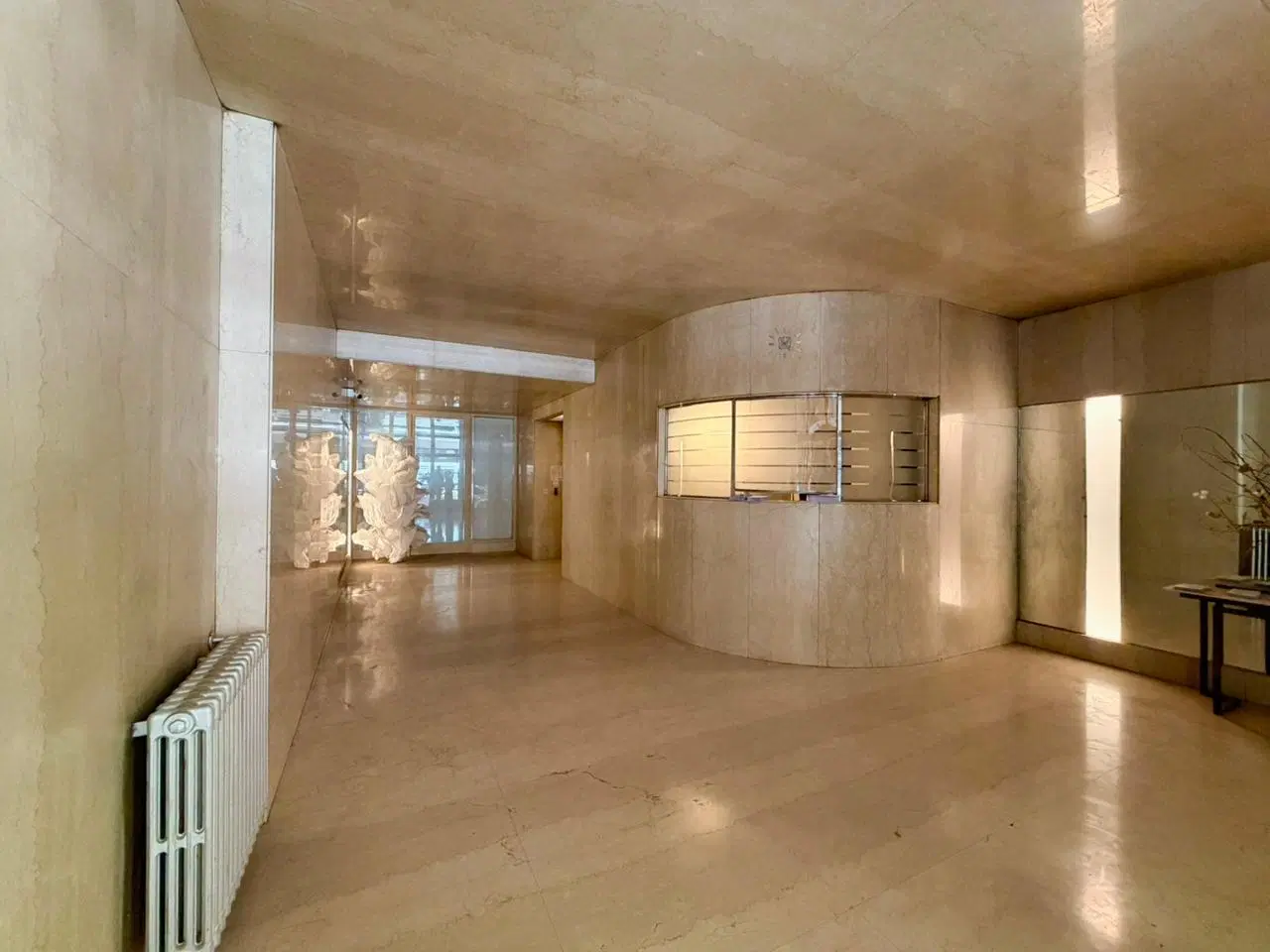 Departamento Racionalista en venta en Retiro. 2 Dormitorios. Luminoso. 5