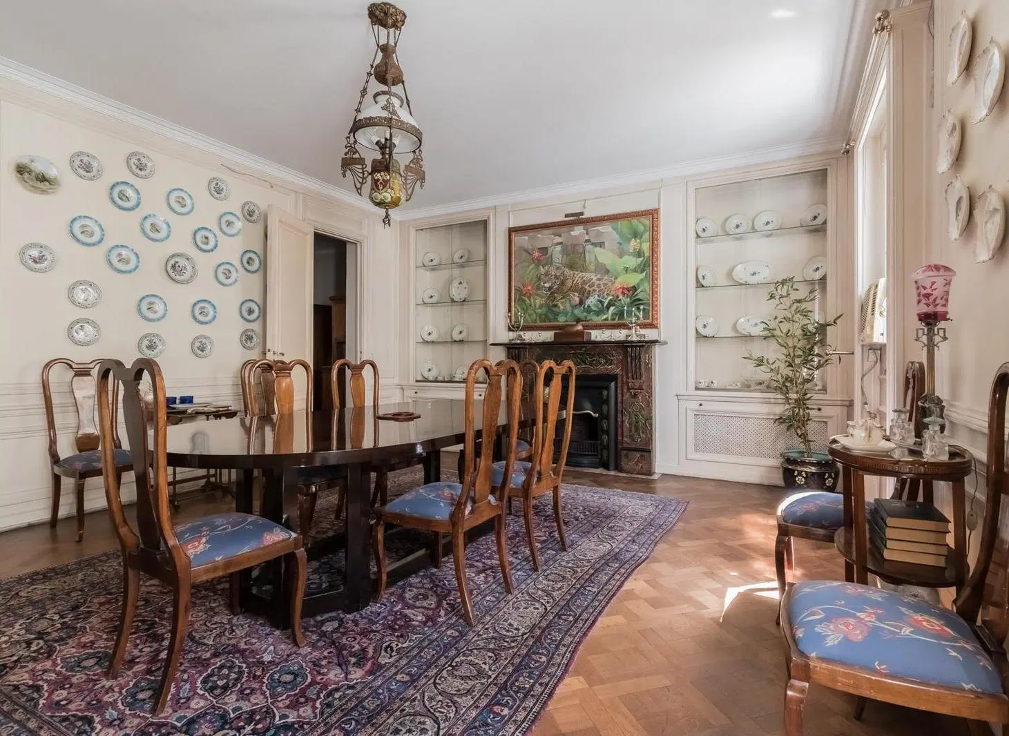 Departamento en venta en Recoleta sobre Avenida Alvear. 5 dormitorios. Edificio Francés. 5