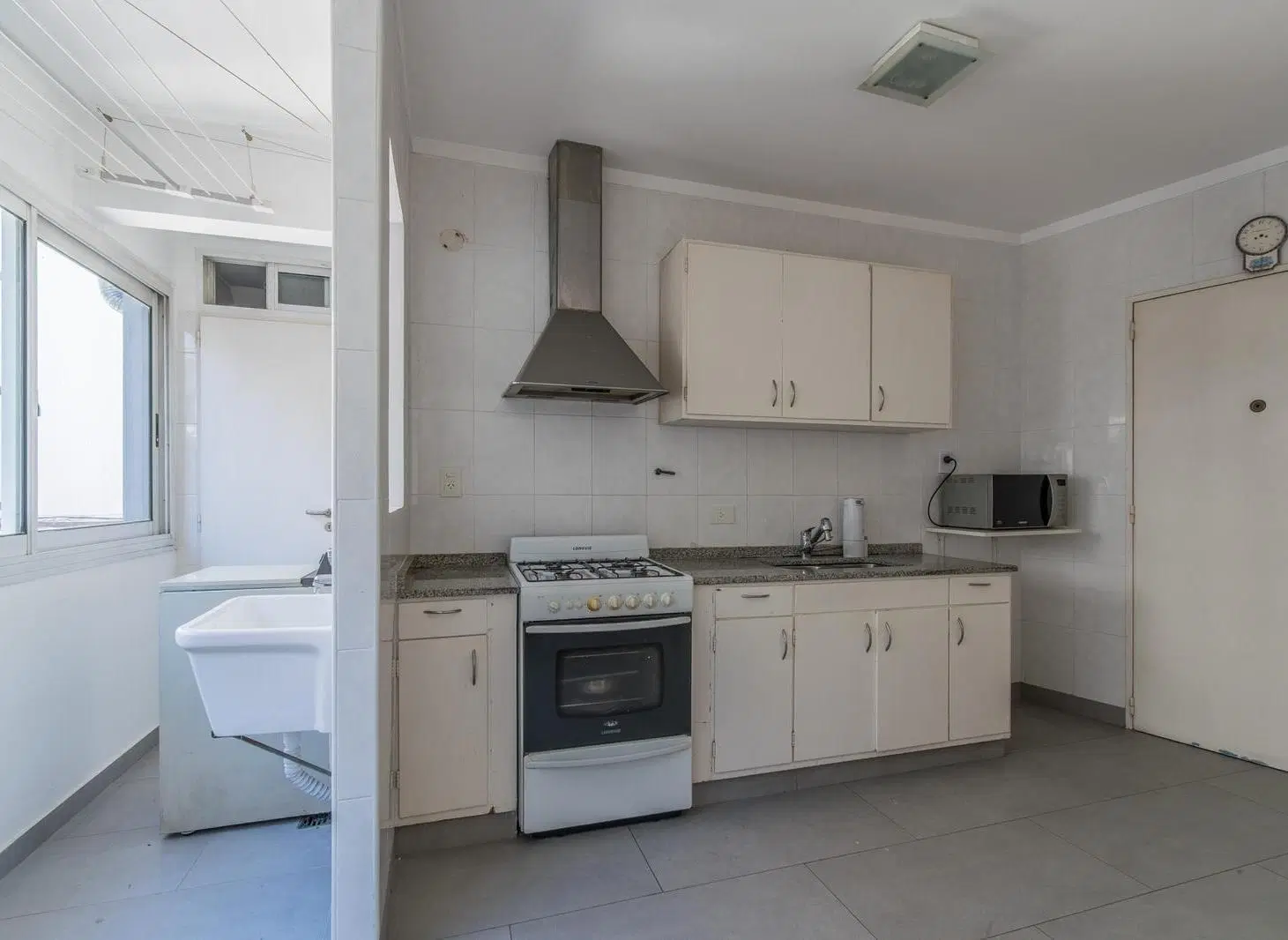 Departamento en venta en Recoleta. Piso alto. 3 dormitorios. Cochera fija. Seguridad. Luminoso. 1