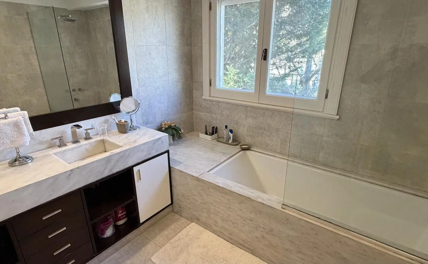 Casa en venta en Martinez. 3 dormitorios. Escritorio. Playroom. Jardín. Pileta. Quincho. 2