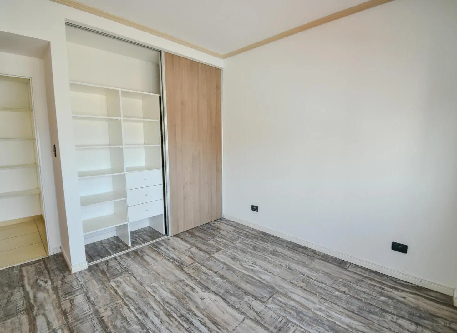Venta departamento dos ambientes con terraza y cochera en Liniers 2