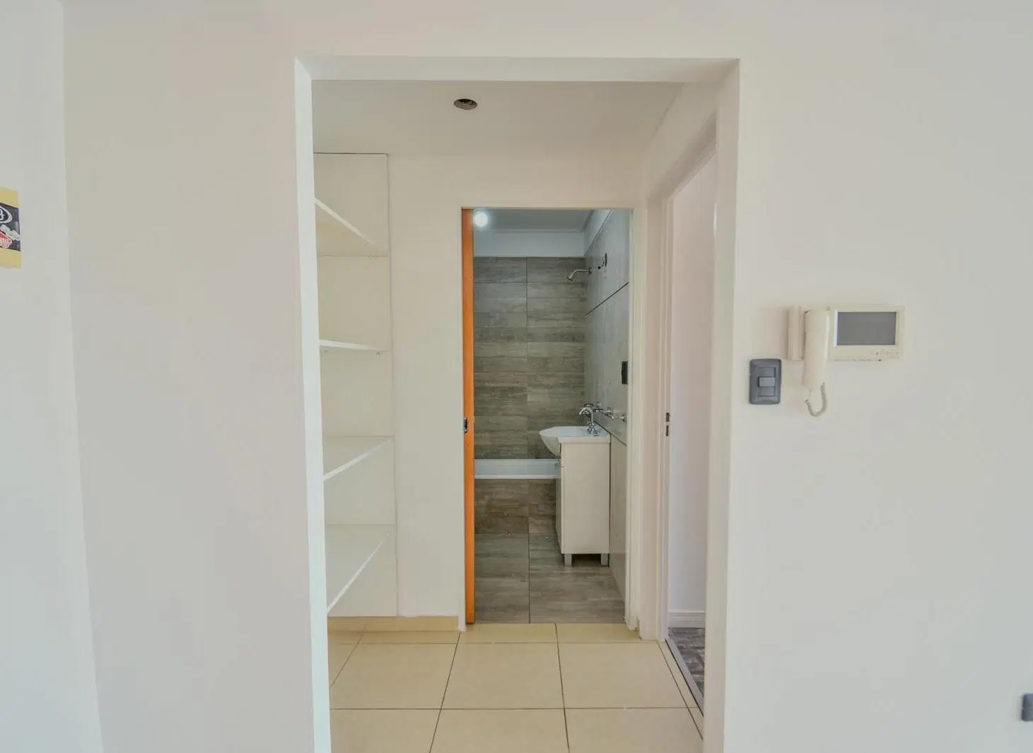 Venta departamento dos ambientes con terraza y cochera en Liniers 3