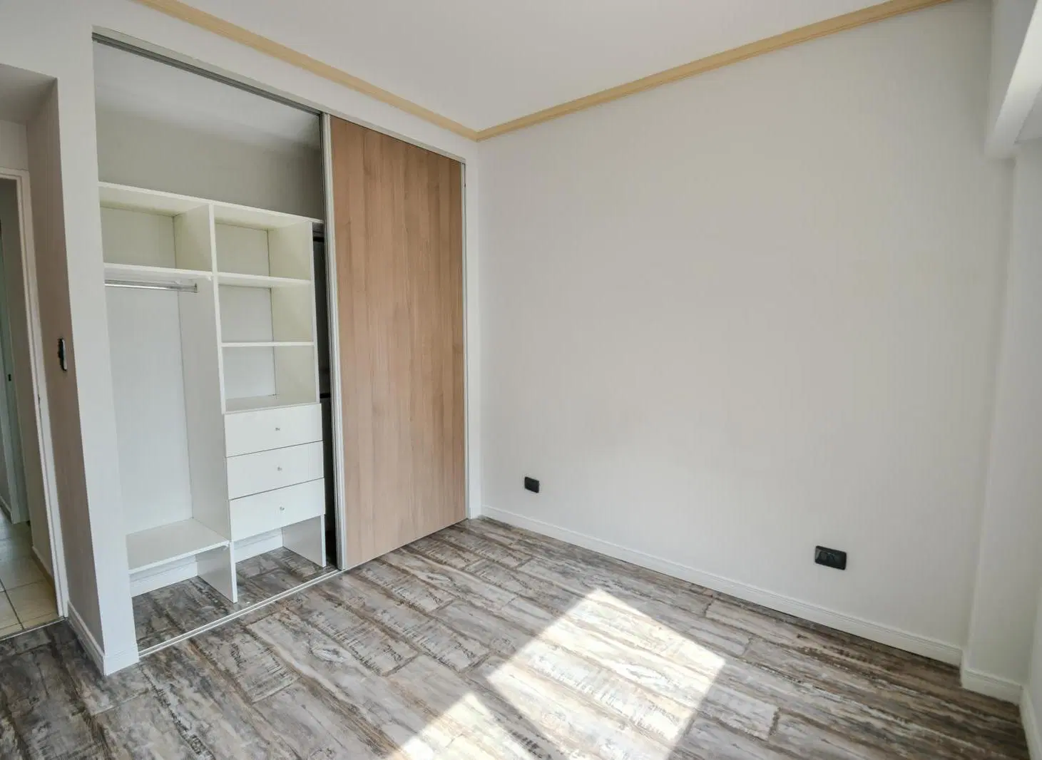 Alquiler departamento dos ambientes con cochera en Liniers 5