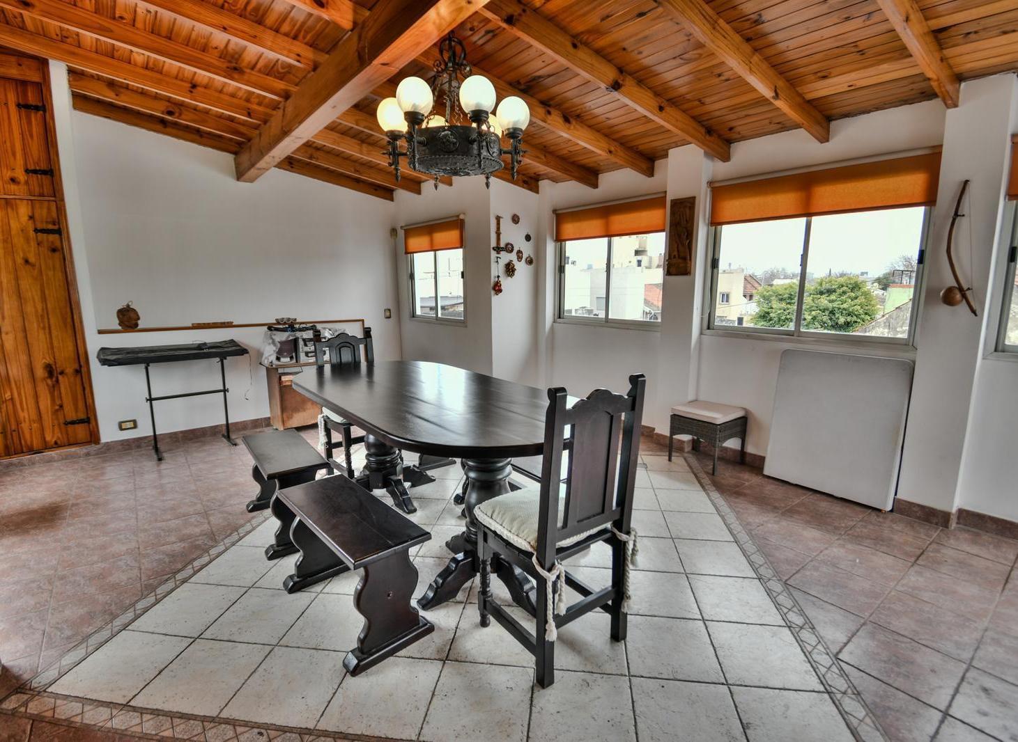 Foto de Venta PH 4 ambientes con cochera-terraza y quincho - Liniers, imagen 5