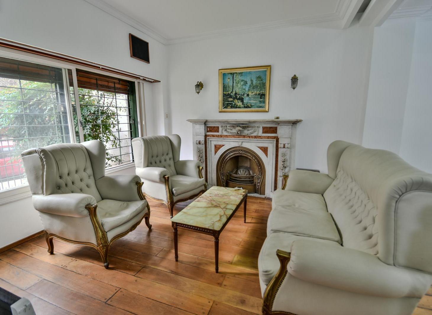 Foto de AMPLIA CASA 6 AMBIENTES EN LINIERS | GARAGE PATIO TERRAZA | EXCELENTE, imagen 3