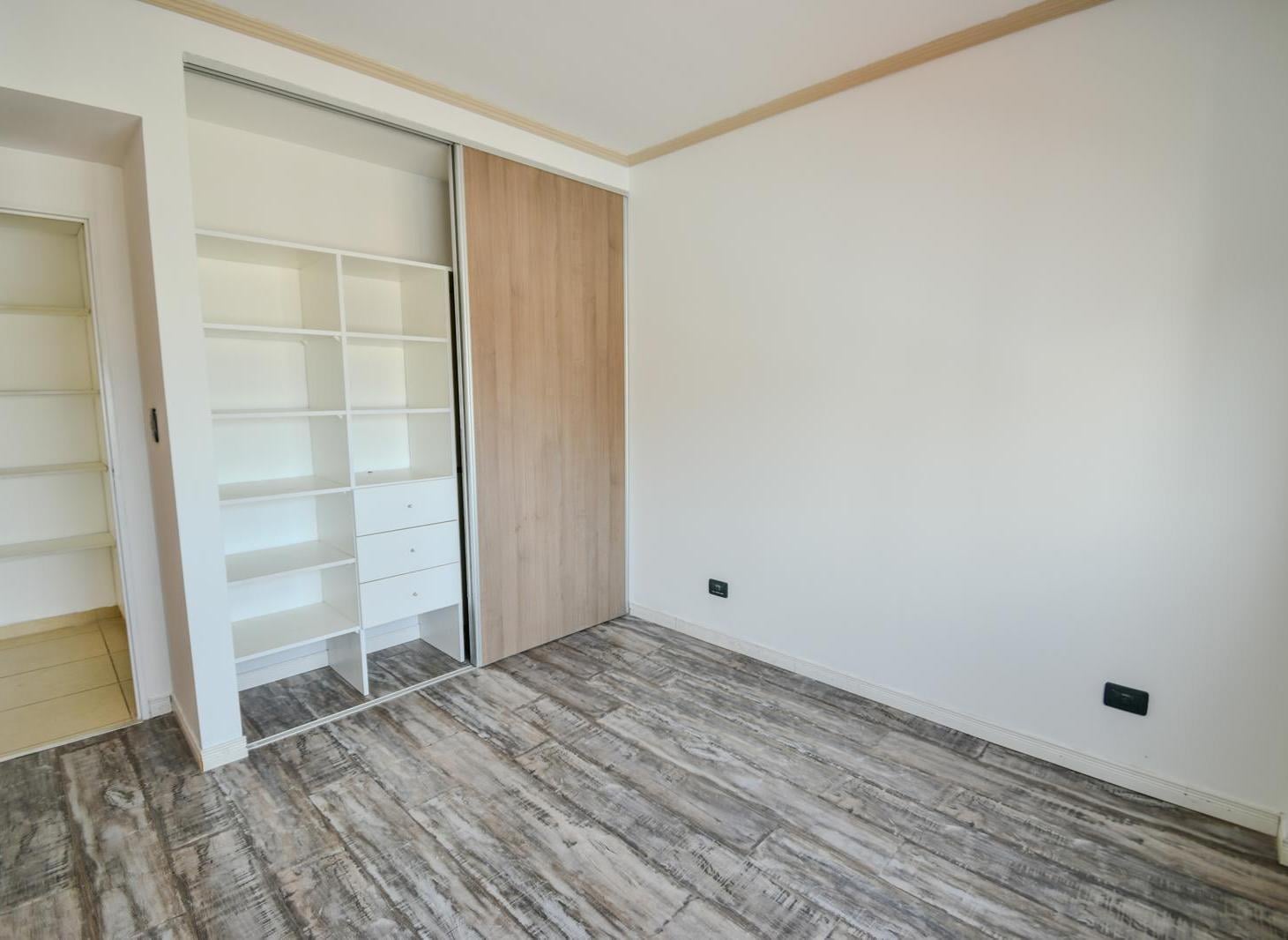 Foto de Venta departamento dos ambientes con terraza propia en Liniers - Apto, imagen 2