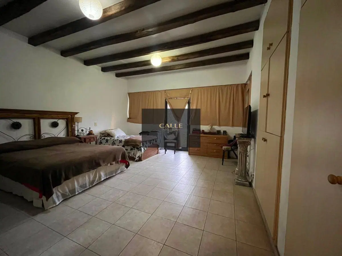 Casa en venta c/ cochera en Villa Nueva 3