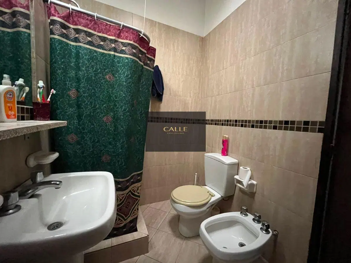 Casa en venta c/ cochera en Villa Nueva 2