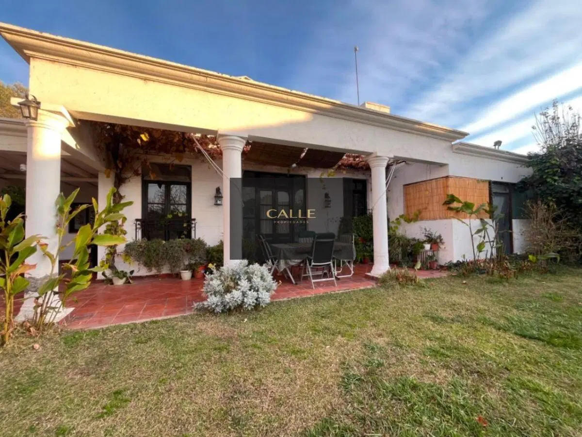 Casa en venta c/ cochera en Villa Nueva 5