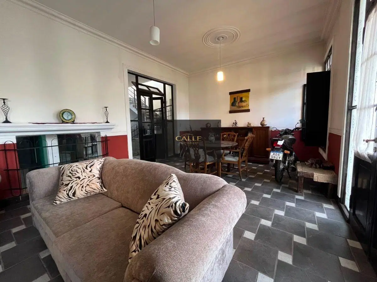 Casa en venta c/ cochera en Villa Nueva 4