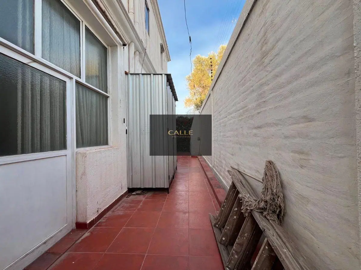 Casa en venta c/ cochera en Villa Nueva 8