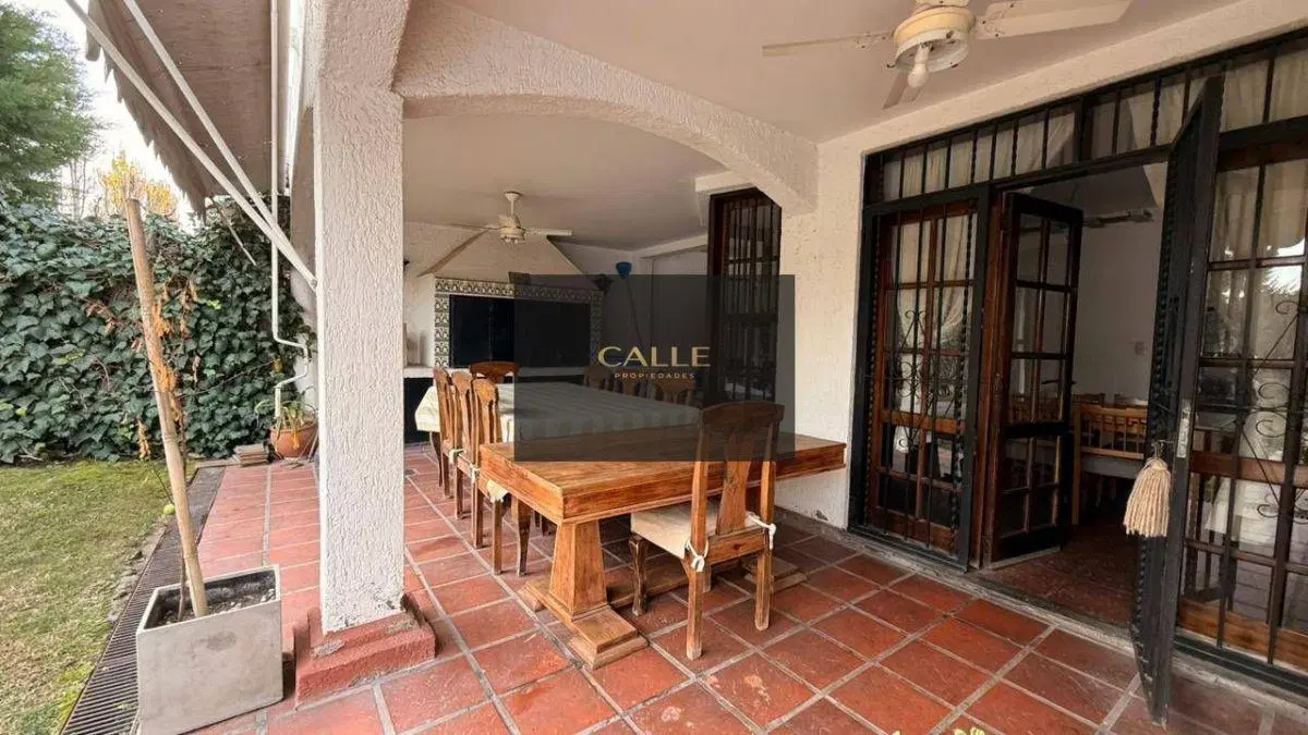 Casa en venta c/ cochera en Chacras de Coria 4