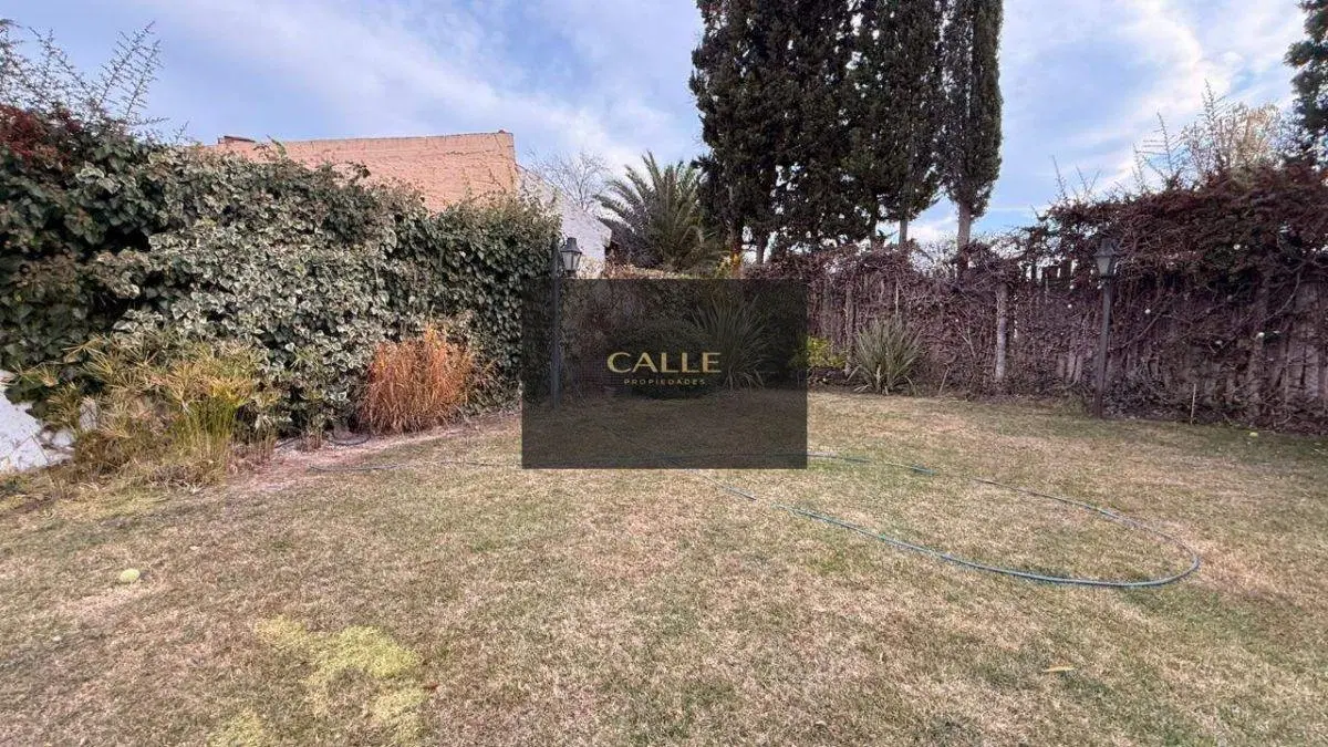 Casa en venta c/ cochera en Chacras de Coria 5