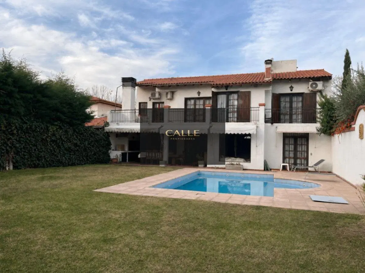 Casa en venta c/ cochera en Chacras de Coria 1