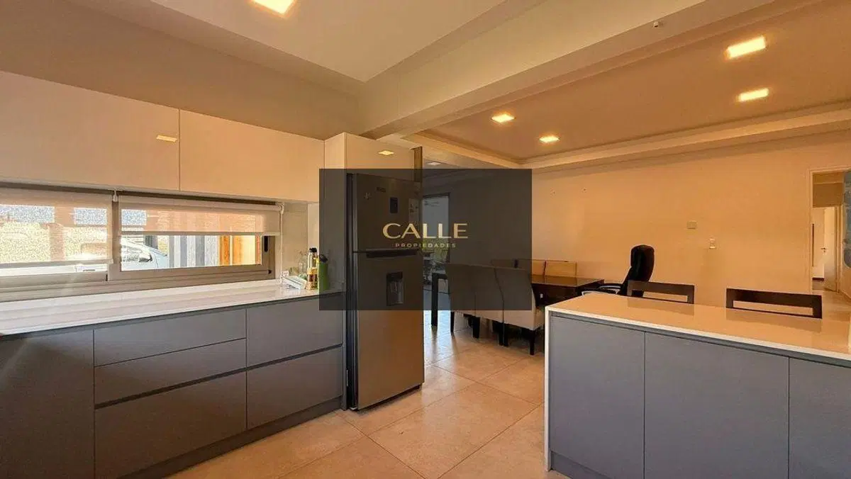 Casa en venta c/ cochera en Las Heras 2