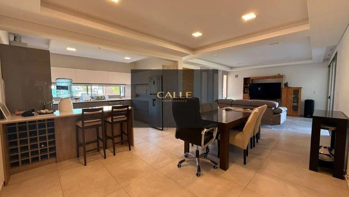Casa en venta c/ cochera en Las Heras 4