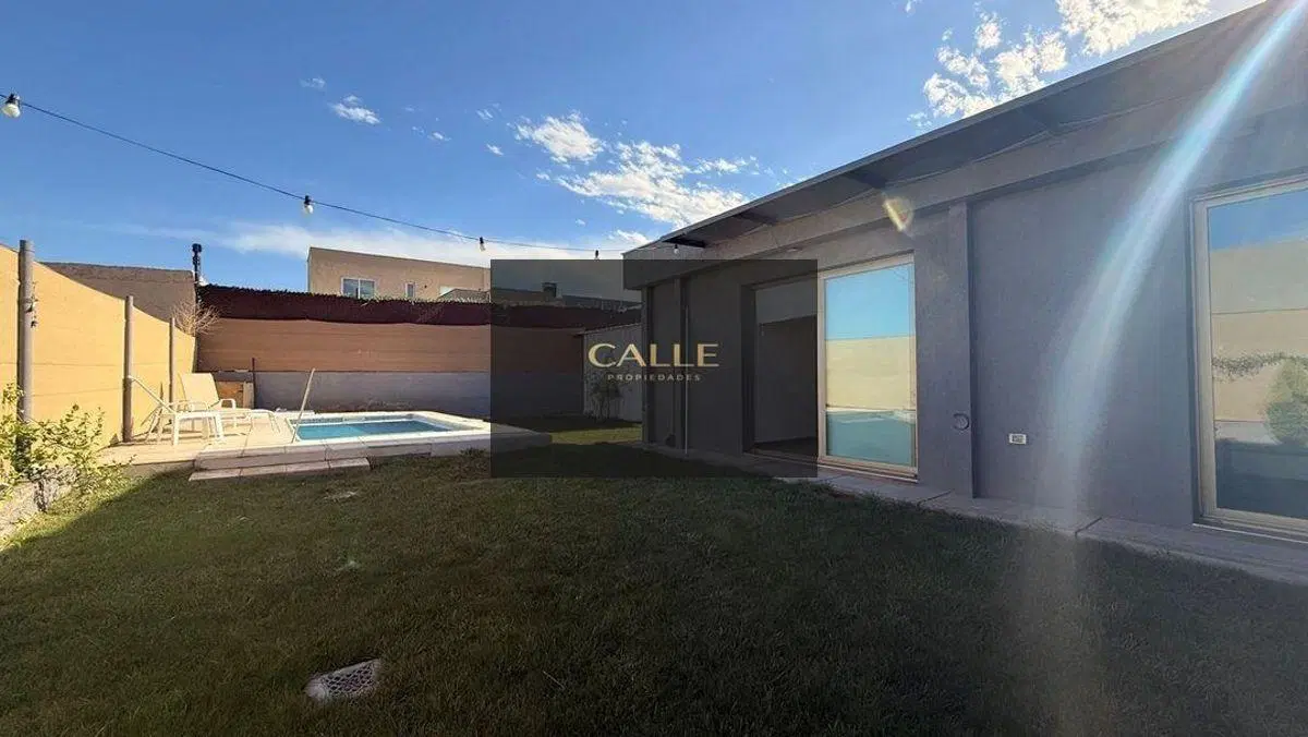 Casa en venta c/ cochera en Las Heras 1