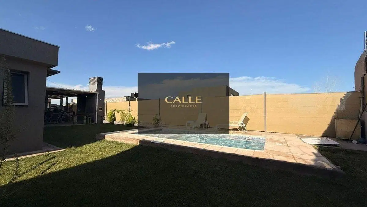 Casa en venta c/ cochera en Las Heras 3