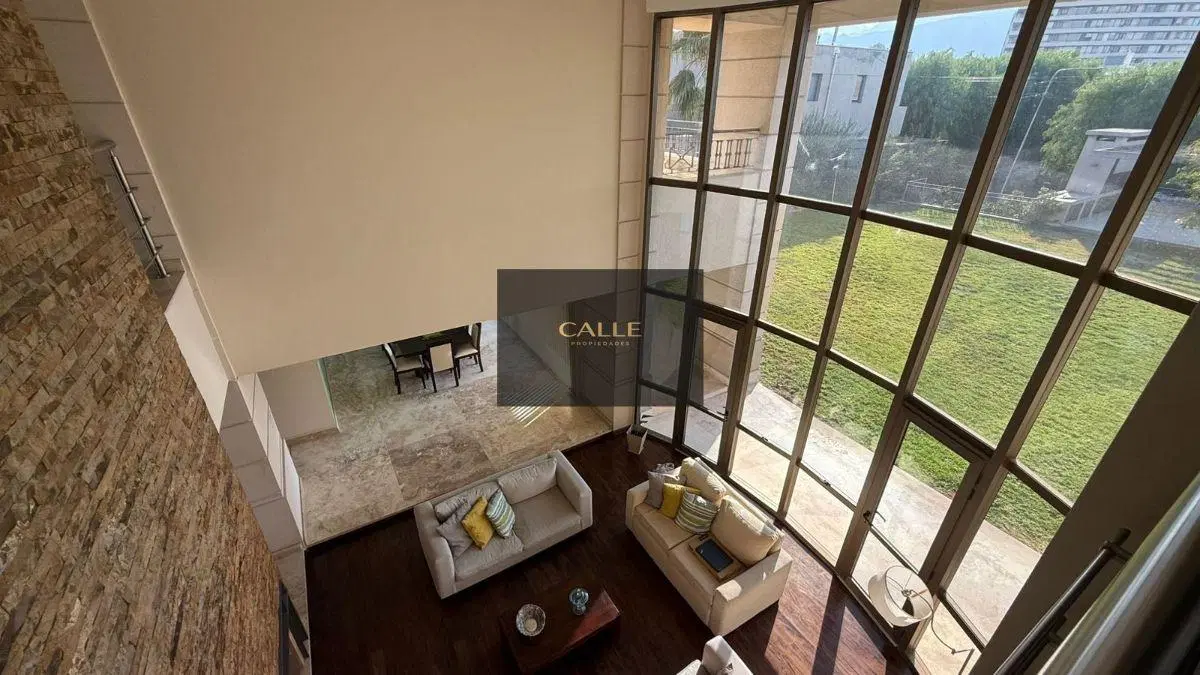 Casa en venta c/ cochera en Dalvian 2