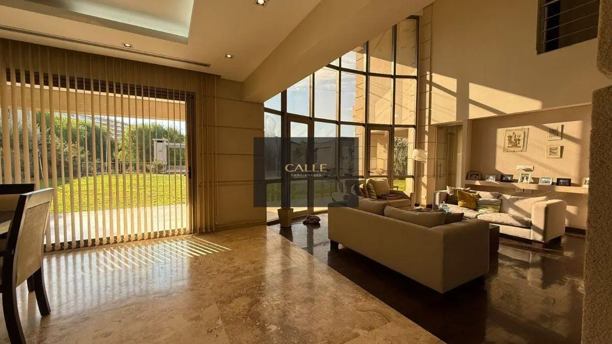 Casa en venta c/ cochera en Dalvian 5