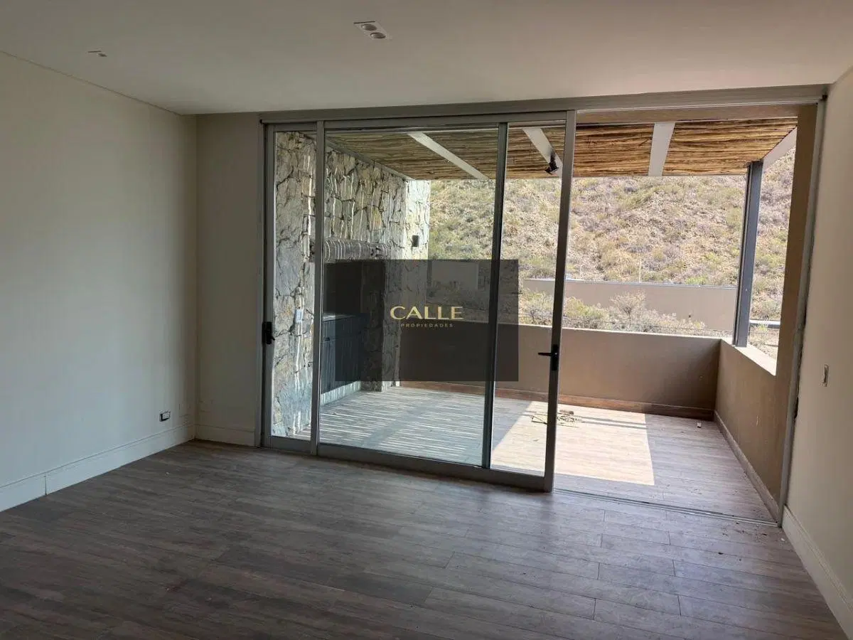 Dúplex en venta c/ cochera en Las Heras 5