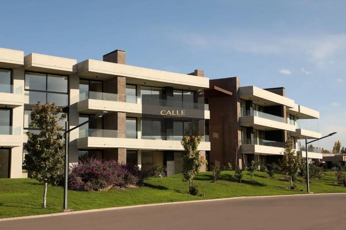 Terreno / Lote en venta de 694m2 ubicado en Chacras de Coria 4