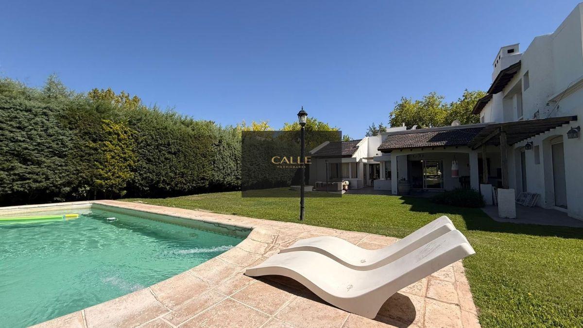 Foto de Casa en venta c/ cochera en Luján de Cuyo, imagen 2