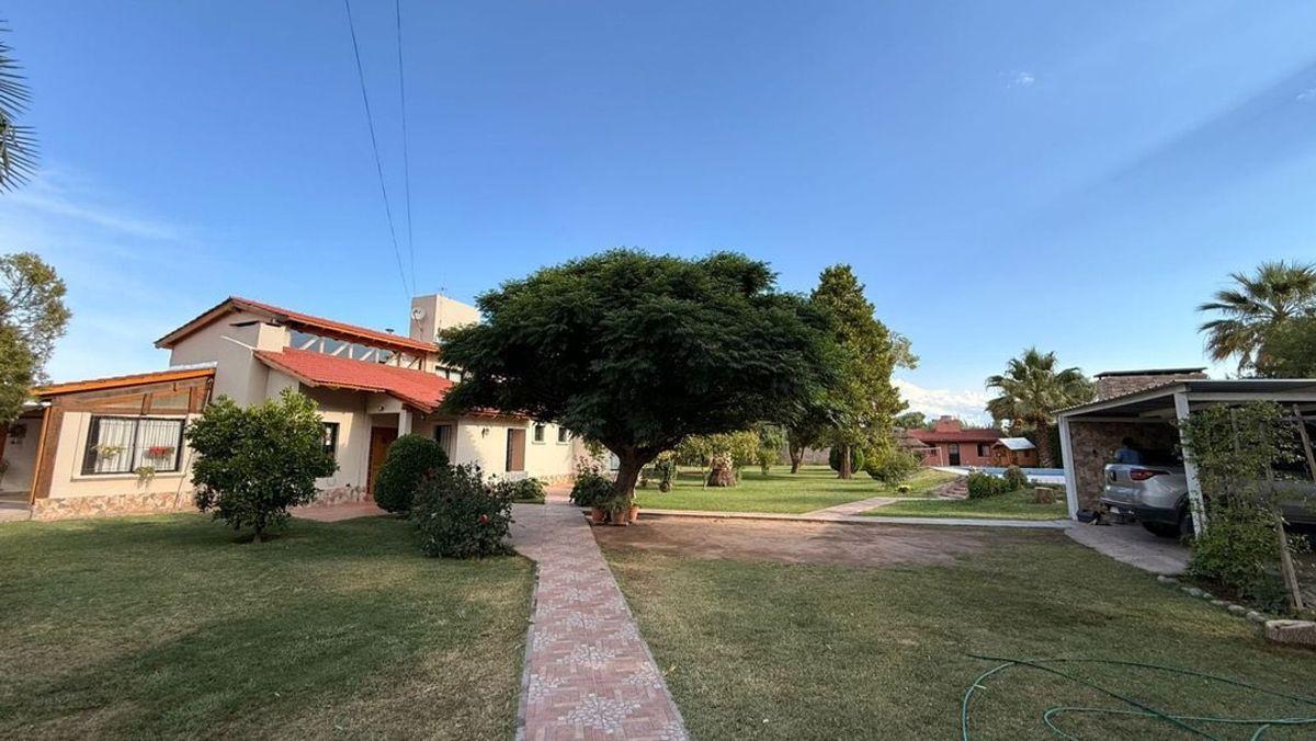 Foto de Casa en venta c/ cochera en Luján de Cuyo, imagen 1